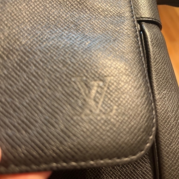 Louis Vuitton Taiga Messenger Bag Black Crossbody Old Money Luxury Maximalist - Picture 15 of 16